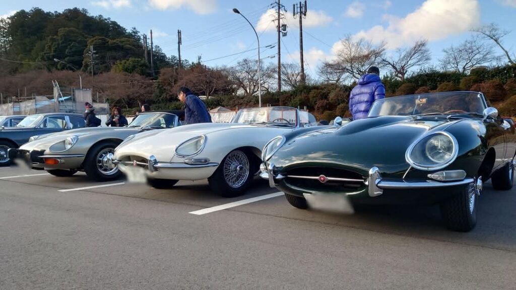 158th TSM開催のおしらせ 3月度は英国車特集　おおいに盛り上がりました　ありがとうございます でもってあっという間に一か月がたち今度の日曜日は158thTSMの開催です　お天気が微妙ですが桜は満開、是非高雄にお越しくださいませ 158th　TSM開催のご案内 日時　∶2025年4月13日（日）8∶00AM～11∶30AM 場所　：嵐山・高雄パークウエイ　高雄GATE大駐車場 参加資格：1970年代末までの車（同型車は高年式も可）　なお見学に関してはどんな車でも結構です 特集：懐かしのスーパーカー＆サーキットの狼登場モデル 参加費用：年間メンバー登録（年9回の参加費用および記念品）　1回のみのスポット参加　1,000円 ＊なおパークウエイ入場には別途1,800円（税込）が必要となります 表彰　：　上記参加車を対象にコンクールデレガンスを開催し表彰　（豪華賞品あり） Gentlemen　Start　Your　Engine！！　　　　　　　　　　　　　　　　　　　　　　　　　　　　　　　mic