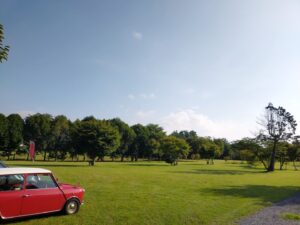 いよいよ来週14日（日）は British picnic ですね！(^^)/ マイティドッグでツーリングを兼ねて、一緒に行きませんか？ ご一緒される方は当日5時マイティドッグ出発です。 「一緒に行きたい！」の方は、マイティドッグまでご一報くださいませ！ ※こんなところでのんびりピクニック！とっても気持ちエエですよぉ～！＼(^o^)／