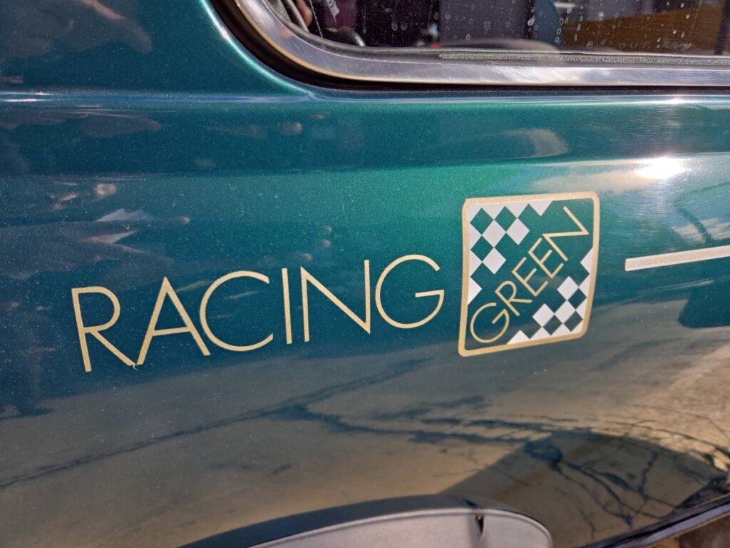今となっては珍しいミニの入荷です。 1990年式 ミニ1000 RACING GREEN AT 61000km ワンオーナー マイティでメンテしてきたミニなので、程度はバッチリ！ 1000好きのあなた、もう出てこないかも！？