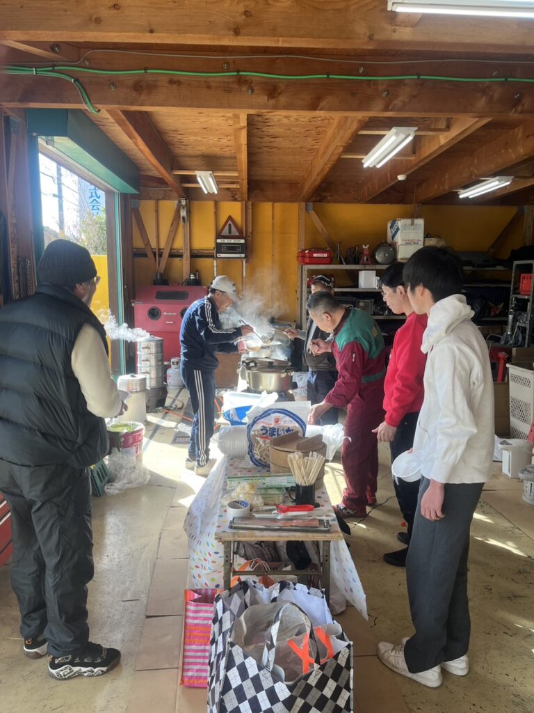 年末恒例 マイティドッグ餅つき大会のお知らせ 開催日：2025年12月21日（日） 時間：9:00ごろから、もち米がなくなるまで 今年も恒例の「マイティドッグ餅つき大会」を開催いたします！ つき放題・食べ放題・丸め放題、参加費無料でどなたでもご参加いただけます。 ご家族・ご友人をお誘いあわせのうえ、ぜひお越しください。