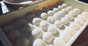 年末恒例 マイティドッグ餅つき大会のお知らせ 開催日：2025年12月21日（日） 時間：9:00ごろから、もち米がなくなるまで 今年も恒例の「マイティドッグ餅つき大会」を開催いたします！ つき放題・食べ放題・丸め放題、参加費無料でどなたでもご参加いただけます。 ご家族・ご友人をお誘いあわせのうえ、ぜひお越しください。