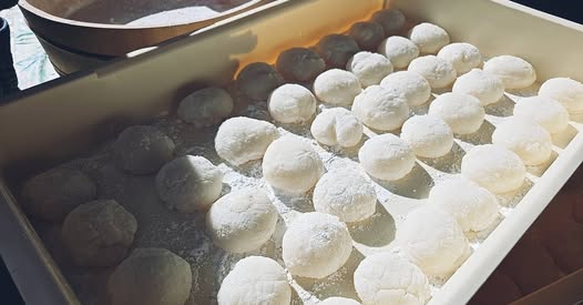 年末恒例 マイティドッグ餅つき大会のお知らせ 開催日:2025年12月21日(日) 時間:9:00ごろから、もち米がなくなるまで 今年も恒例の「マイティドッグ餅つき大会」を開催いたします! つき放題・食べ放題・丸め放題、参加費無料でどなたでもご参加いただけます。 ご家族・ご友人をお誘いあわせのうえ、ぜひお越しください。