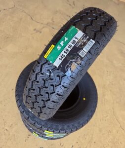 なかなかクラシックでカッコエエタイヤです。＼(^o^)／ DUNLOP SP4 145/SR-10、165/70-10、145/70-12、155/65-12 取り扱い始めました！